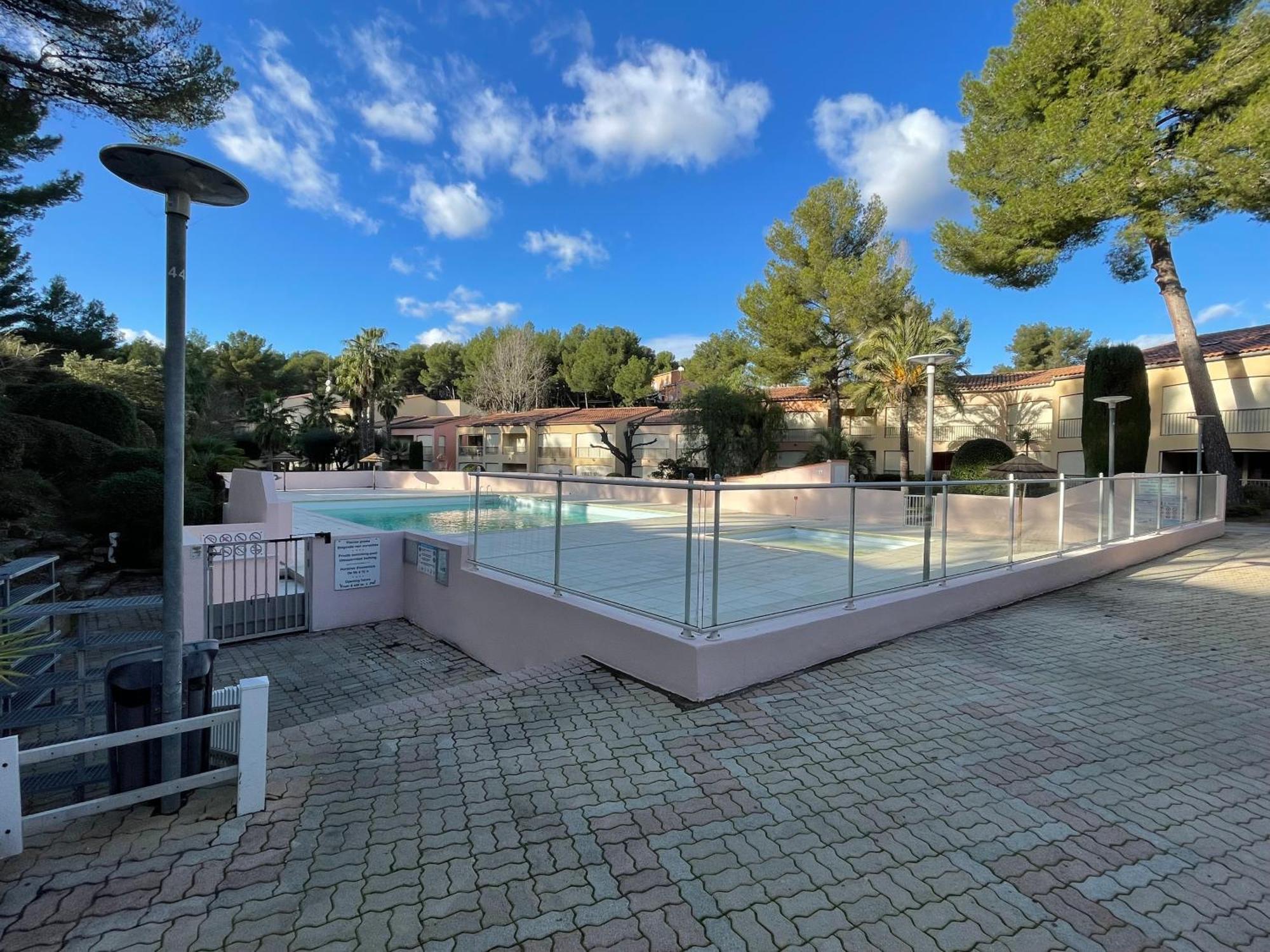 Studio Climatise Piscine Et Proche Plage Sanary-sur-Mer Exterior photo